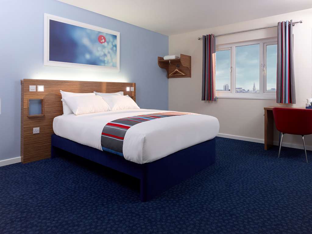 Travelodge Cardiff Llanedeyrn Room photo