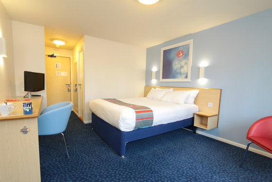 Travelodge Cardiff Llanedeyrn Room photo